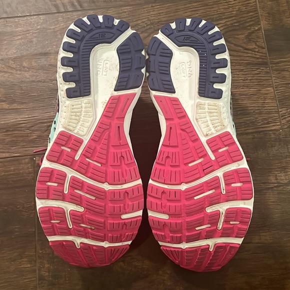 Brooks Adrenaline 21 worn only a couple of times - Picture 2 of 4